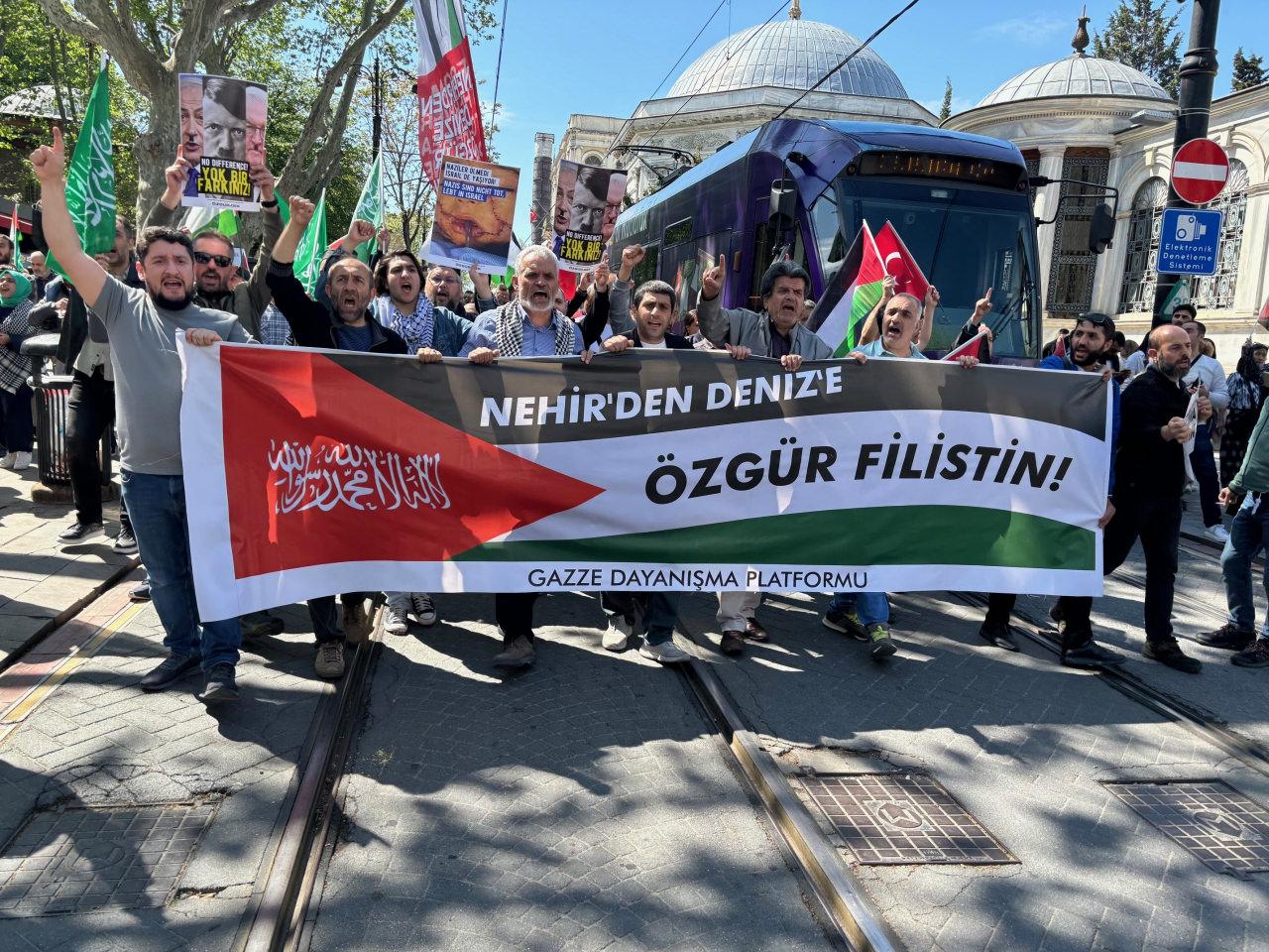 Fatih'te Filistin'e destek yürüyüşü düzenlendi