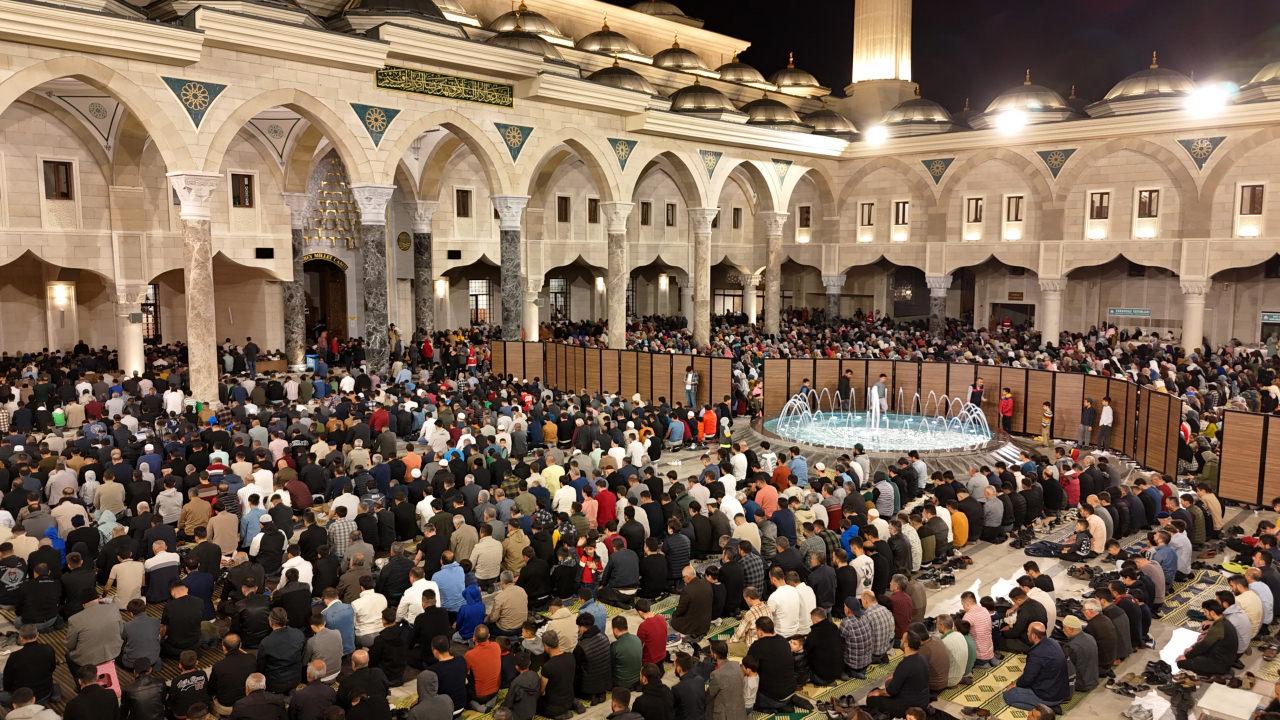 Şahinbey Millet Camii Kadir Gecesi'nde doldu taştı