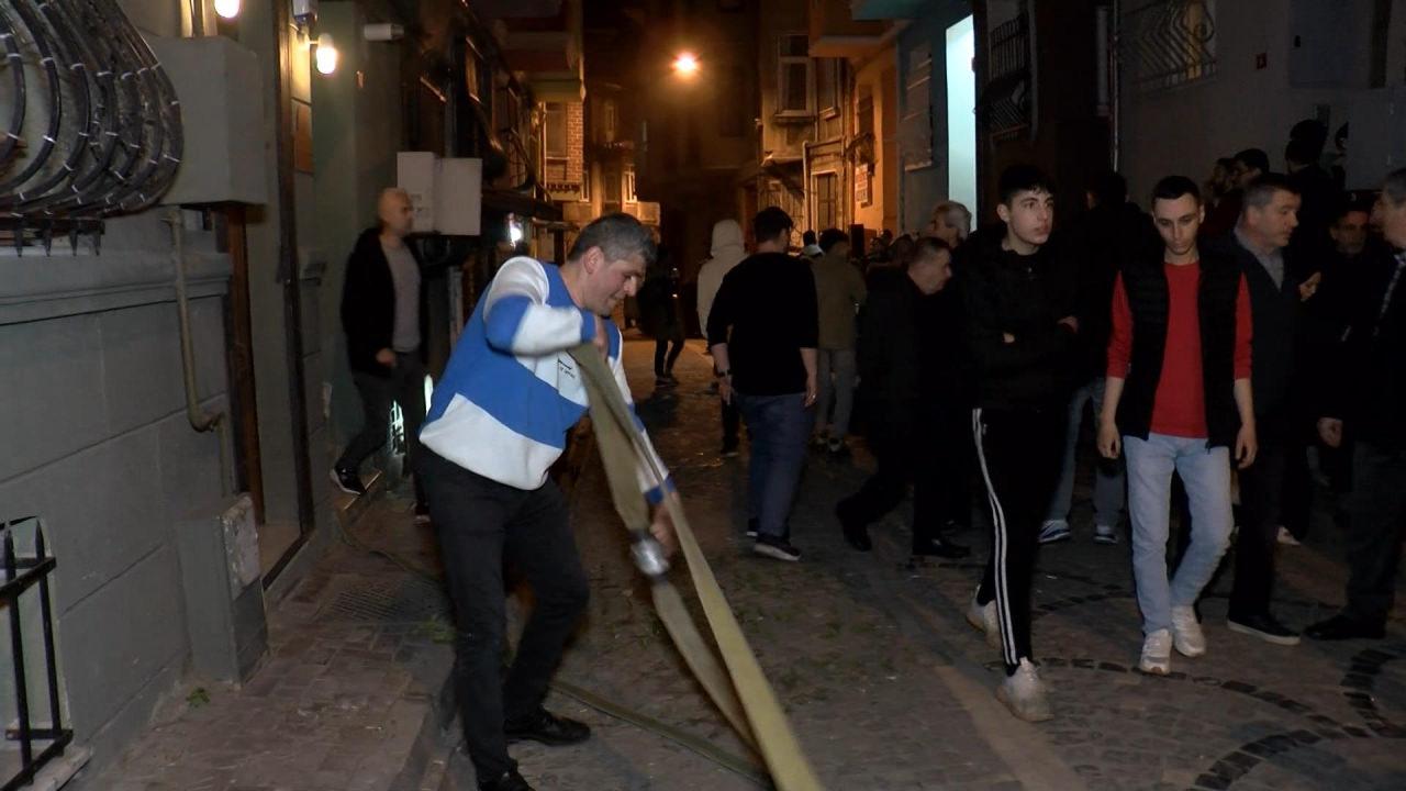 Fatih'te tarihi Tahta Minare Hamamı'nda yangın