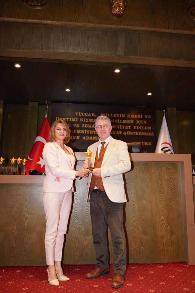 “Yılın En iyi Toplumsal Gelişim ve İletşim Uzmanı Ödülü”,Gurbet ALTAY’ın oldu.