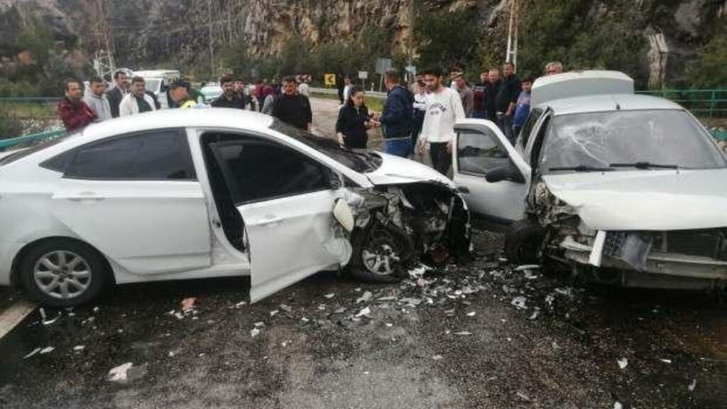Adana’daki trafik kazasında 1’i çocuk 6 kişi yaralandı