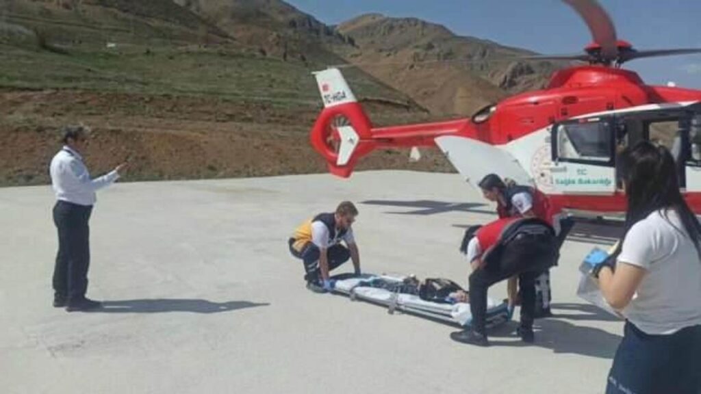 Ambulans helikopter 11 yaşındaki çocuk için havalandı