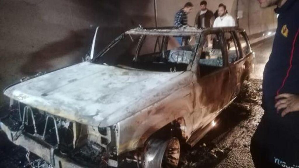 Artvin’de seyir halindeki otomobil, tünelde alev aldı