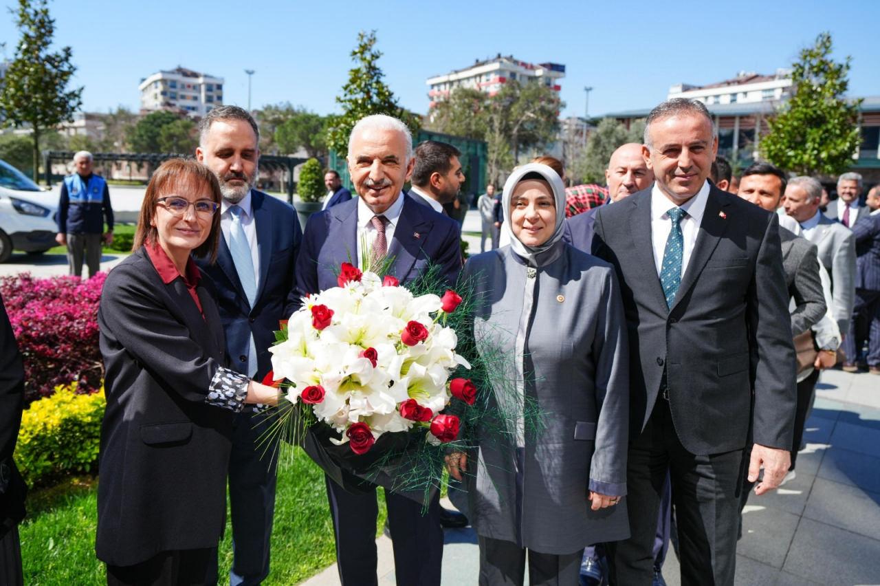 Ümraniye Belediye Başkanı Yıldırım, mazbatasını aldı