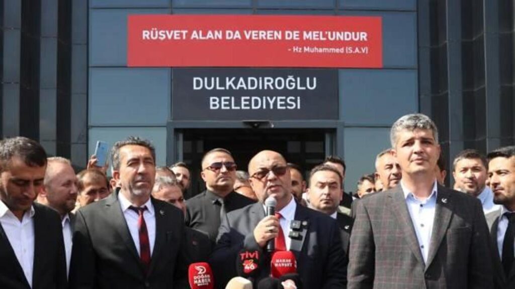 Belediyeye ‘rüşvet haram’ yazısı asan YRP’li başkanın ilk icraatı ‘kayınbirader’ ataması