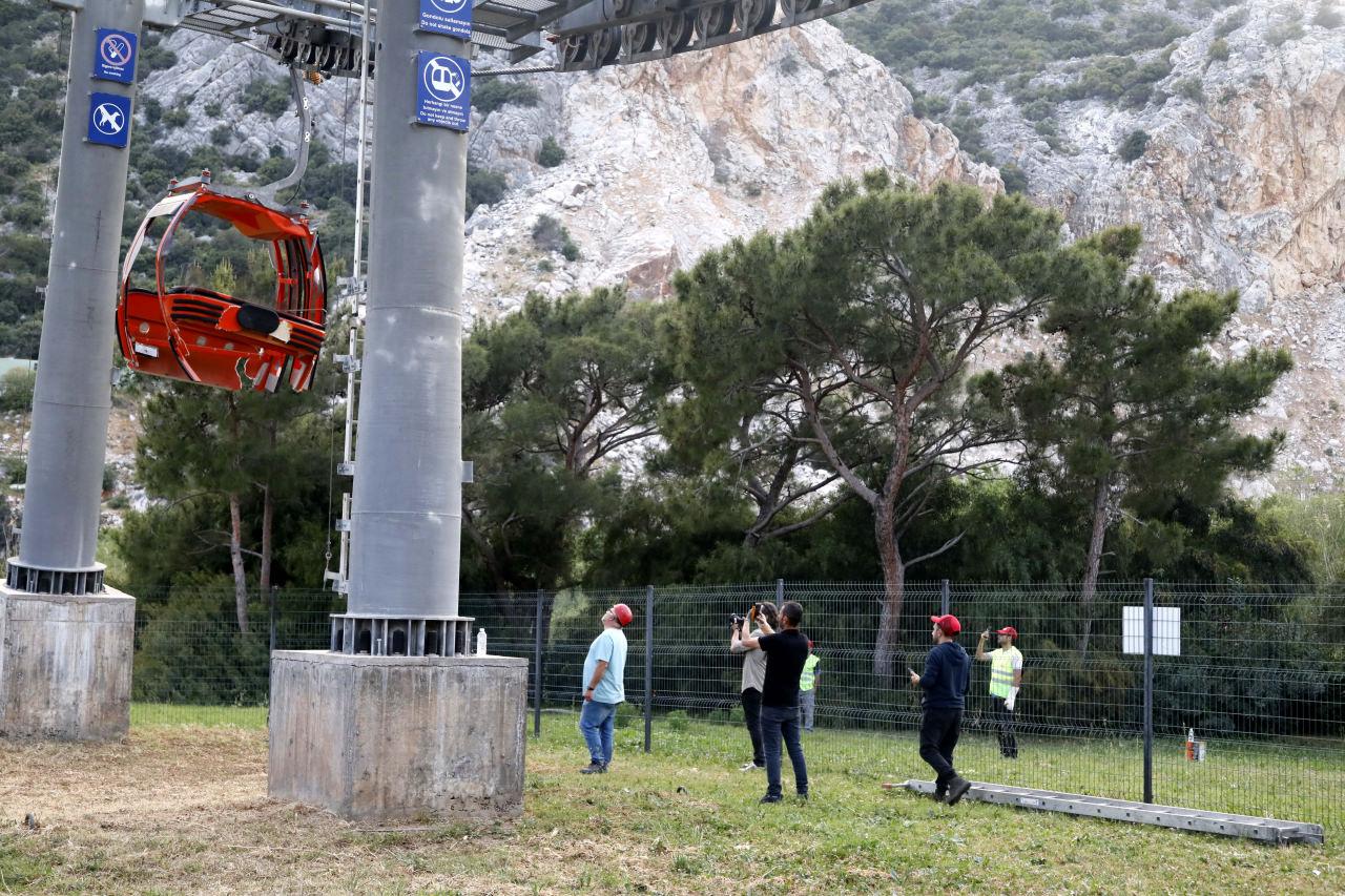 Antalya'da kazanın yaşandığı teleferiğin 36 kabini yere indirildi