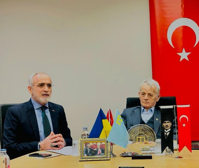 Kırım Tatar halkının millî lideri Kırımoğlu, Cumhurbaşkanı Başdanışmanı Topçu ile görüştü