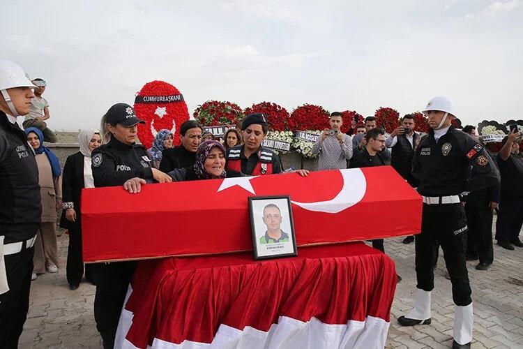 Trafik kazasında şehit olan polis memuru Emrah Büke Konya'da toprağa verildi