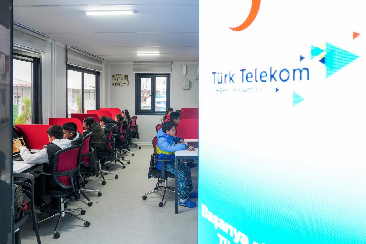 Türk Telekom ve Kızılay’dan deprem bölgesindeki öğrencilere destek!