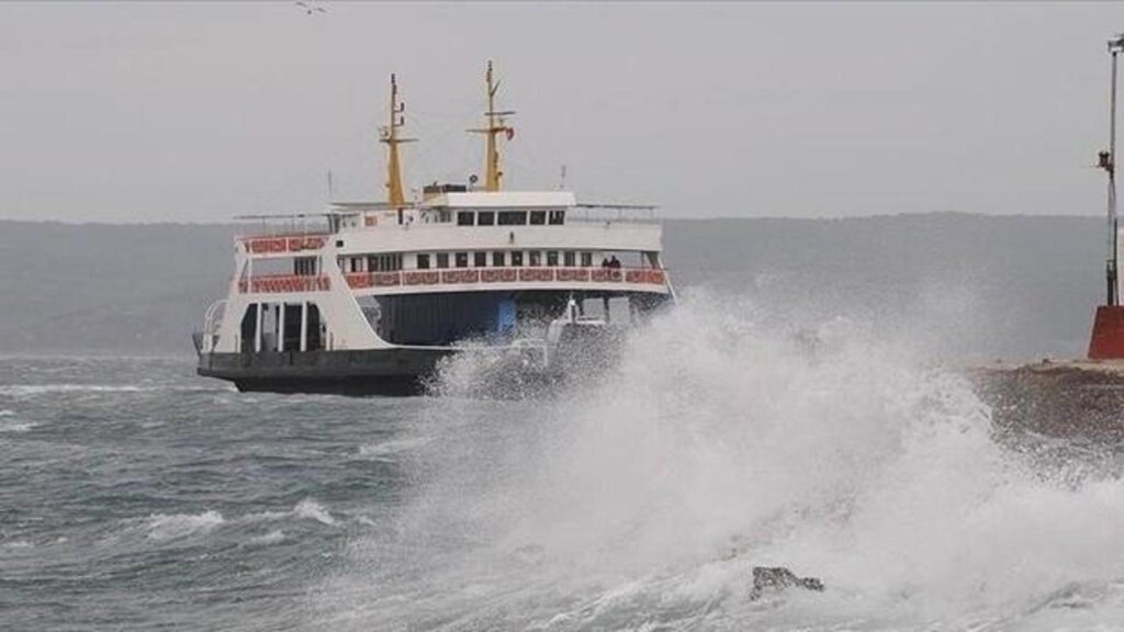 Deniz ulaşımına ‘fırtına’ engeli: Seferler iptal edildi