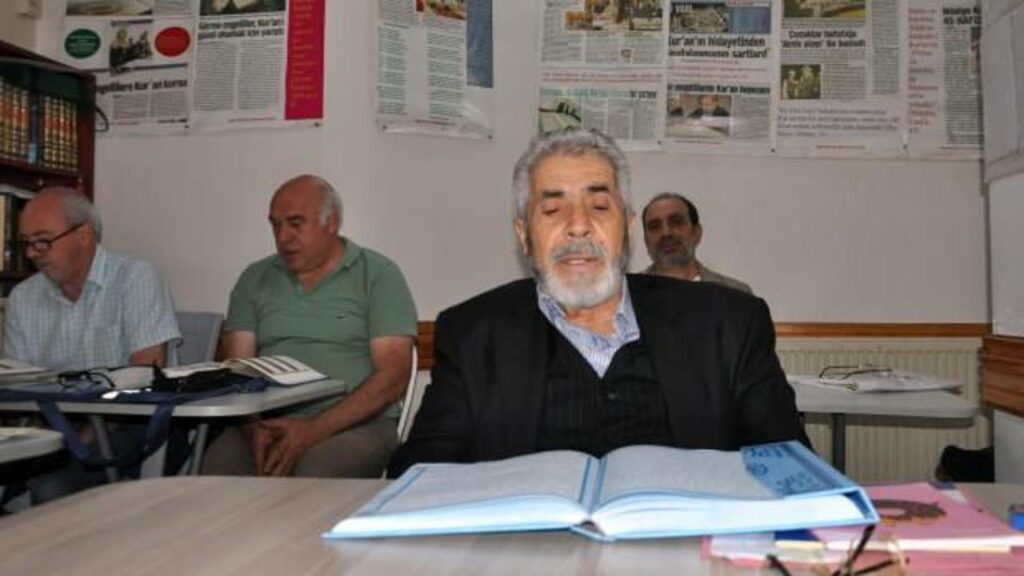 Emekli oldular, Kur’an’a koştular… İkinci baharlarını Kur’an-ı Kerim ile yaşıyorlar