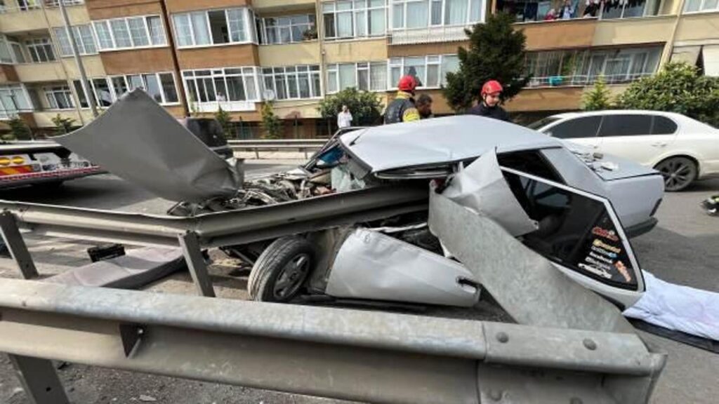 Feci kaza! Bariyer arka koltuğa kadar ilerledi: 1 ölü