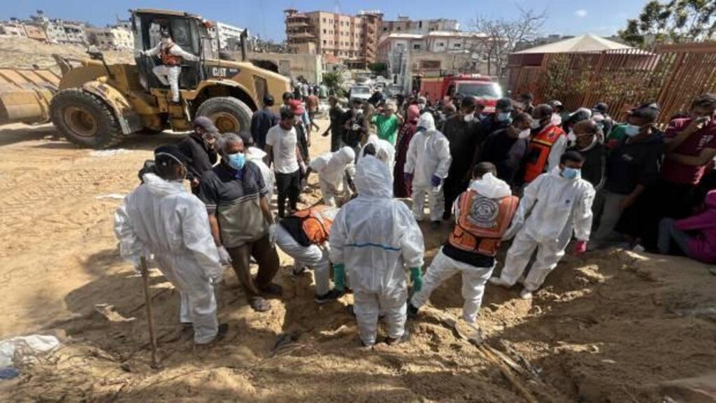 Gazze’deki Nasır Hastanesi’nde bulunan toplu mezardan 73 şehit naaşı daha çıkarıldı