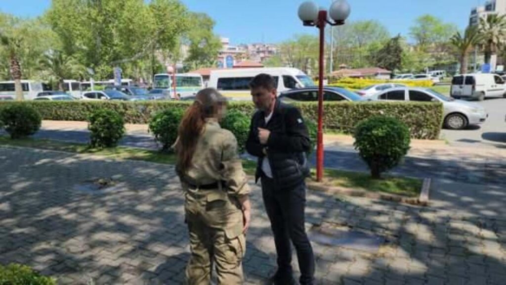 Jandarma üniforması ile GBT kontrolü yaparken polise yakalandı