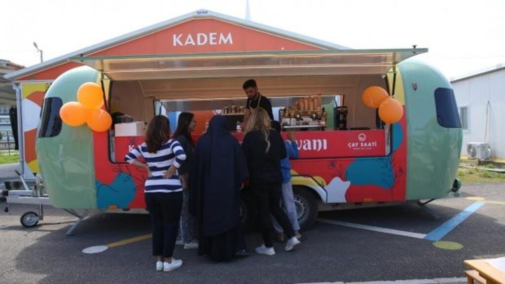 KADEM’in ‘Bayram Karavanı’ Hatay’daki depremzedelere hizmet veriyor