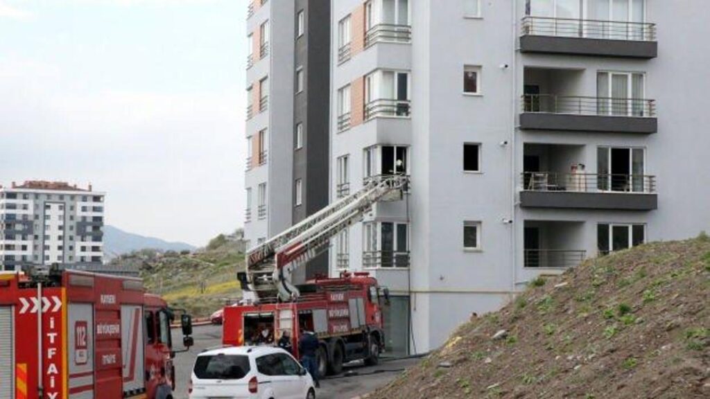 Kayseri’de yangın: Hastaneye kaldırıldılar