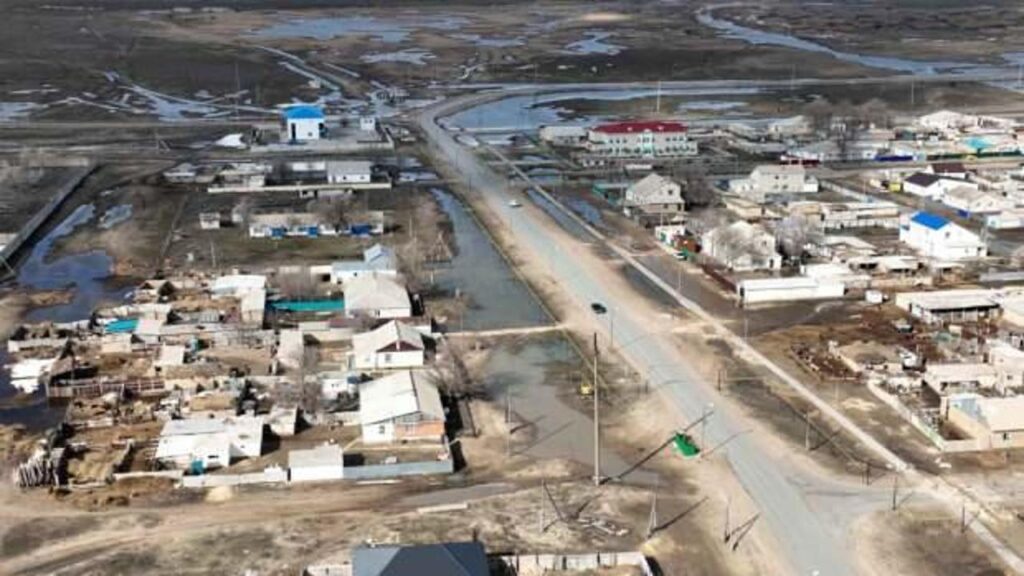 Kazakistan’da sel: 10 eyalette olağanüstü hal ilan edildi