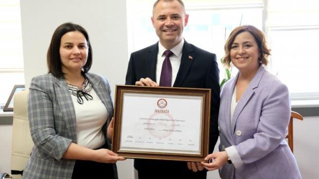 Kırklareli Belediye Başkanı Derya Bulut mazbatasını aldı: Söz veriyorum