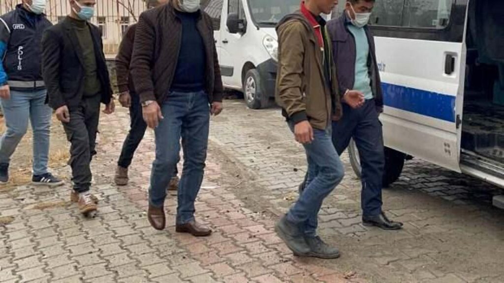 Kırklareli’nde 21 düzensiz göçmen yakalandı: 1 gözaltı
