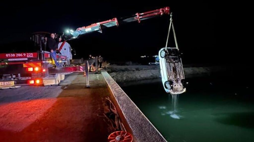 Muğla’da feci kaza! Köprüden suya uçtu