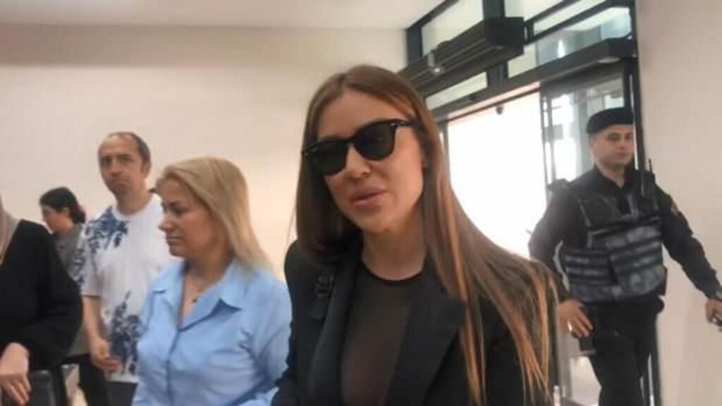 Banu Parlak’ın iş yerine silahlı saldırı davası: Polat çifti hakim karşısına çıktı