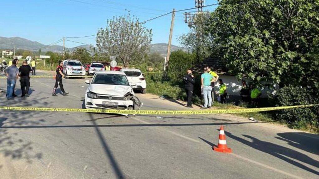 Polisten kaçarken 2 otomobilin çarptığı motosikletteki yolcu öldü, 1’i ağır 2 yaralı