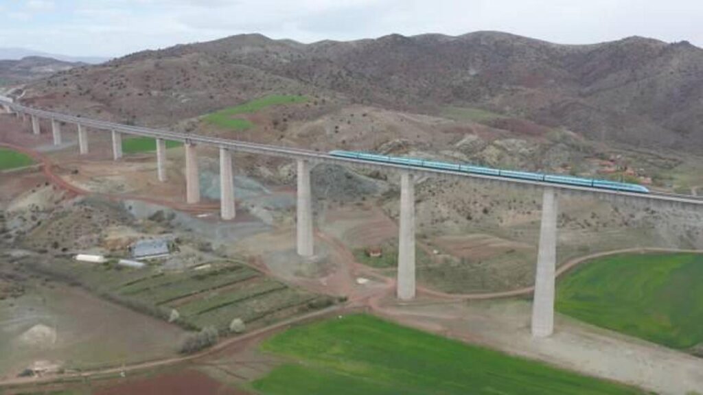 Sivas ile İstanbul arasında ekspres ve aktarmasız yüksek hızlı tren seferleri başlıyor