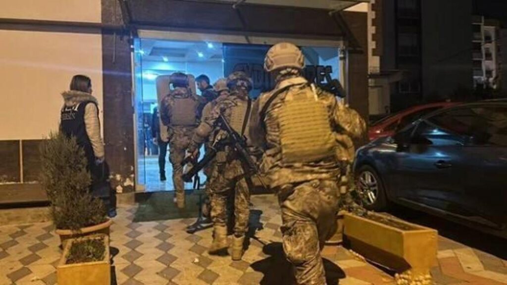 Son dakika: Terör örgütünün inleri imha edildi!