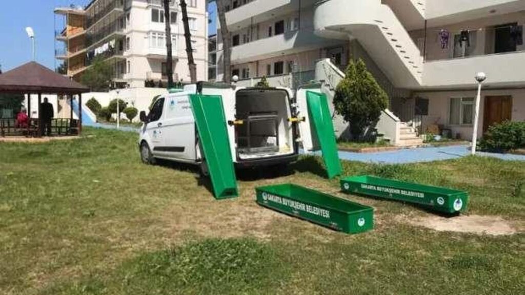 Yazlık sitedeki dairede 2 çürümüş ceset bulundu