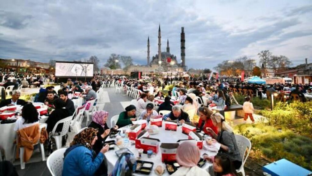 YTB, dünyanın  dört bir yanında Ramazan’ın bereketini paylaştı