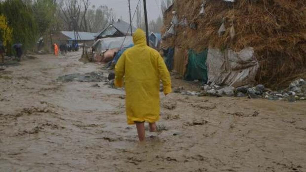 Yüksekova’da camilerden uyarı yapıldı
