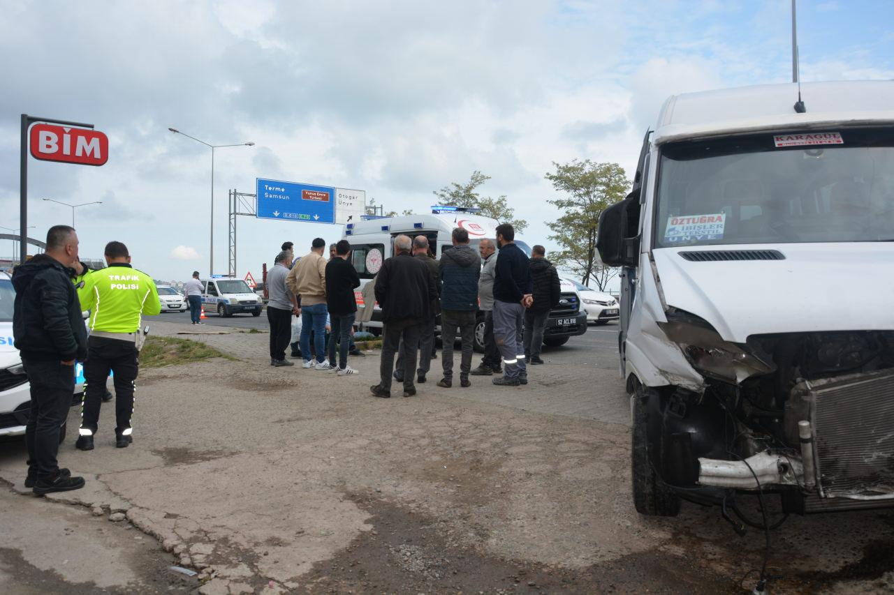 Ordu'da tekstil işçilerini taşıyan servis minibüsü kaza yaptı! Çok sayıda yaralı var