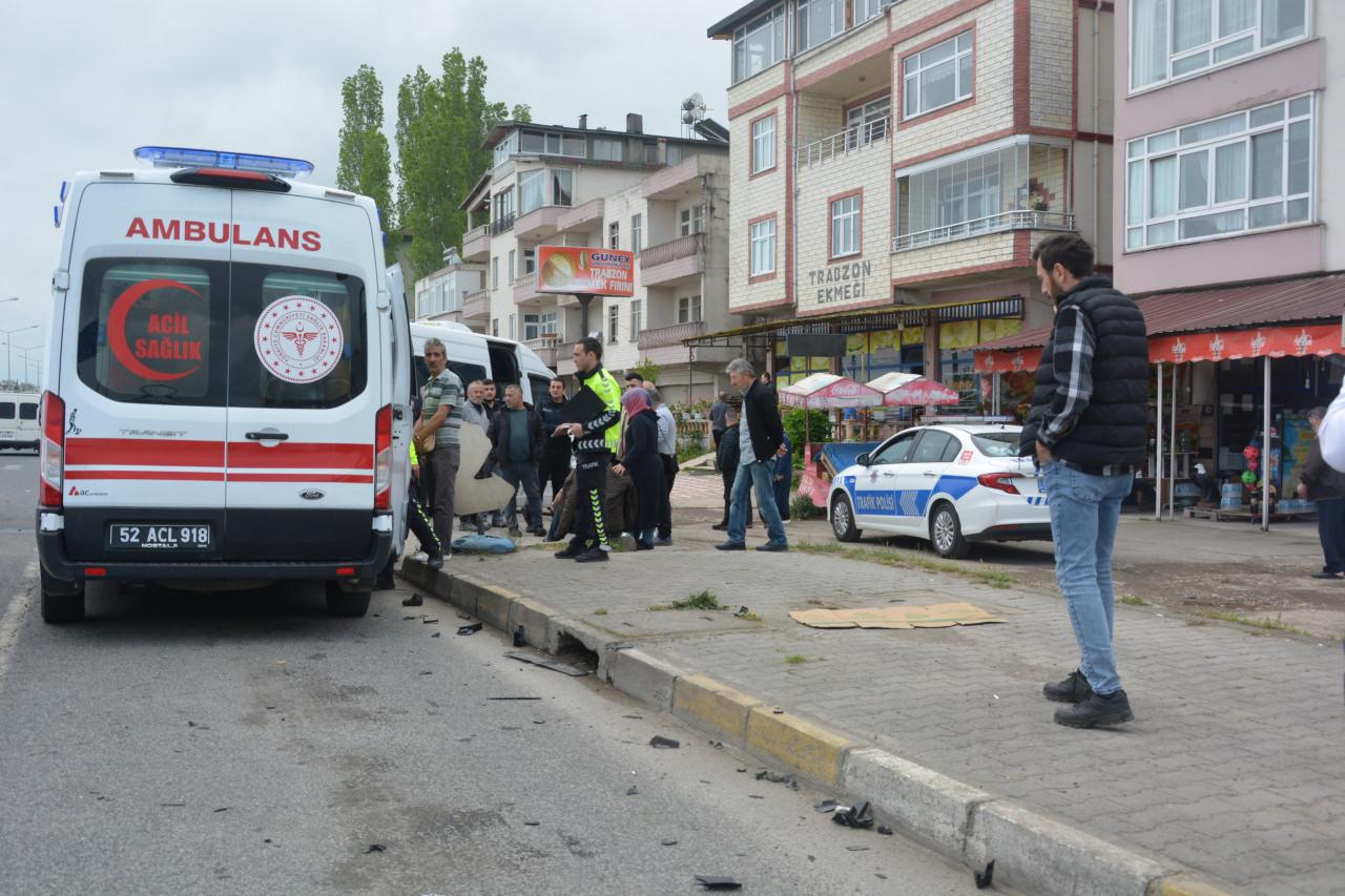 Ordu'da tekstil işçilerini taşıyan servis minibüsü kaza yaptı! Çok sayıda yaralı var