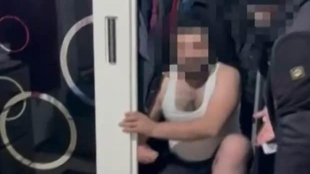 8 ilde göçmen kaçakçılarına operasyon: Elbise dolabından çıktılar