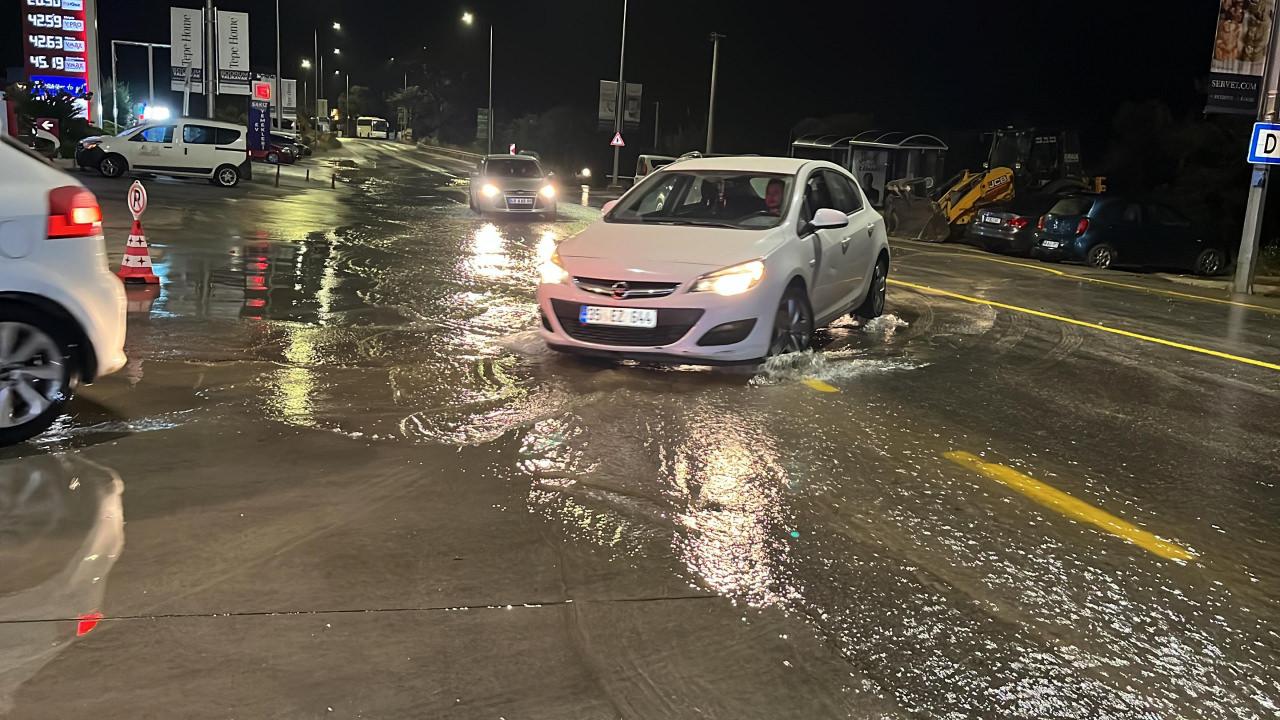 Bodrum'da alışıldık manzara: Ana isale hattı patladı, yollar göle döndü