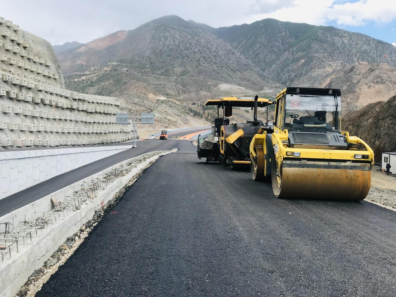 Yusufeli'ndeki 685 metrelik viyadüğün haziranda açılması planlanıyor