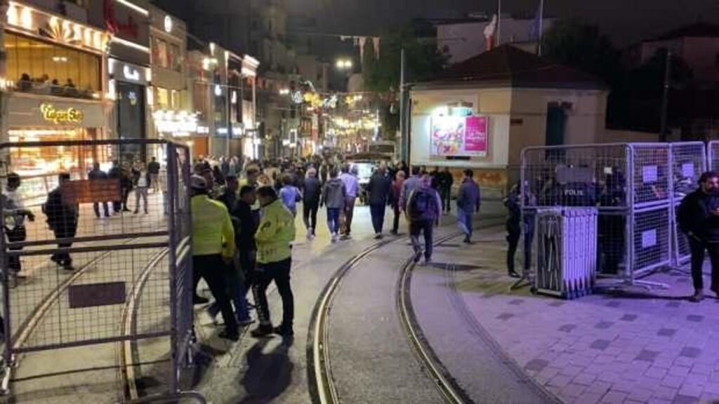 İstiklal Caddesi yaya trafiğine açıldı