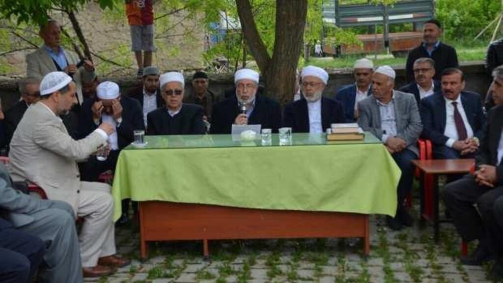 Muş’ta husumetli iki aile barıştı! Törene damga vuran anlar