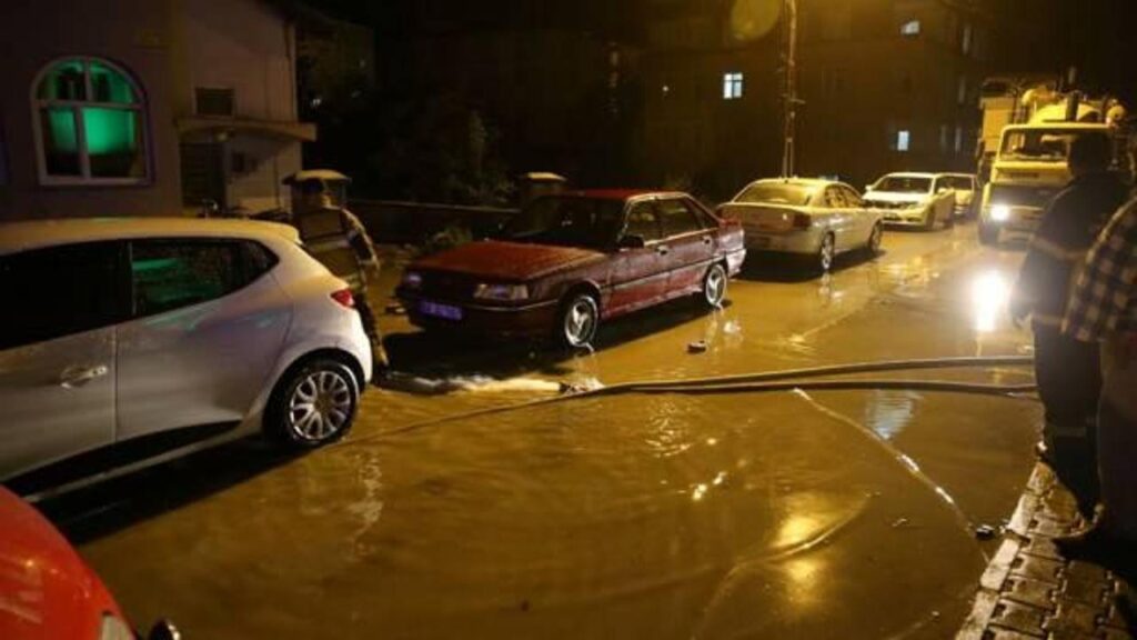 Tokat’ta sağanak: Yollar göle döndü, su baskınları yaşandı