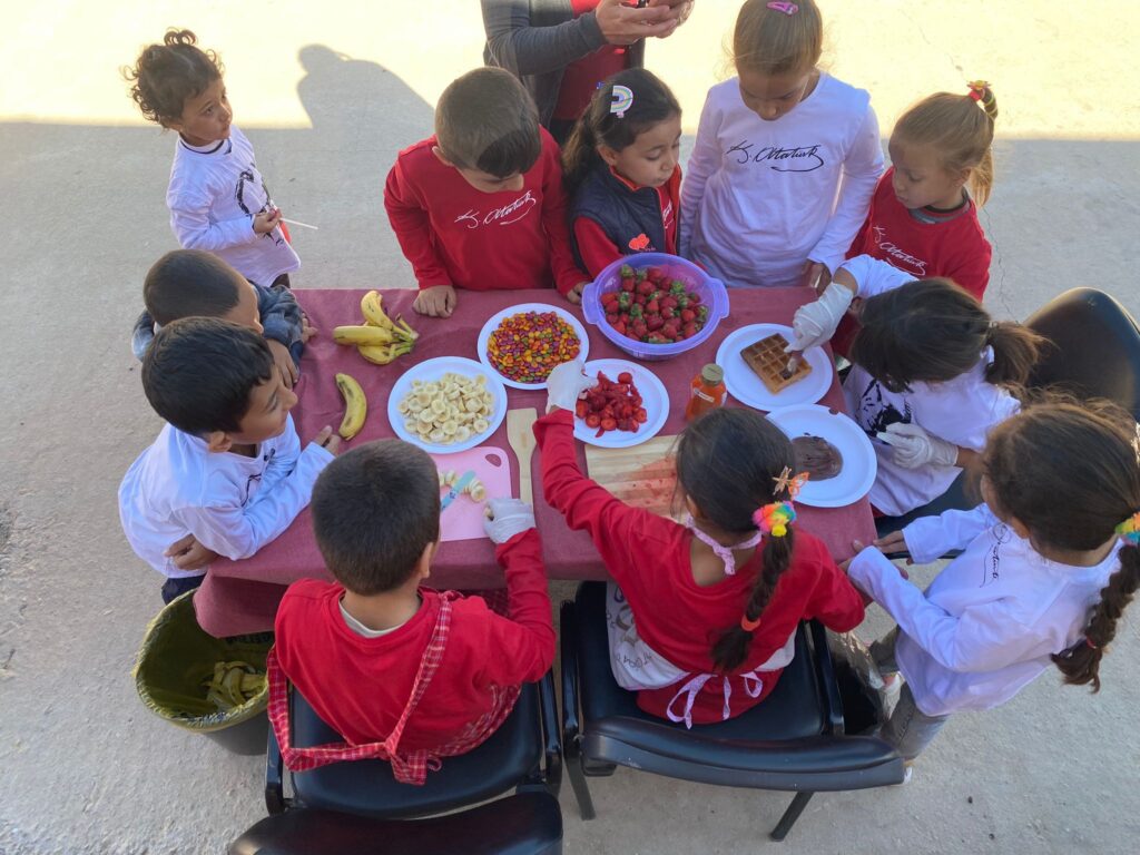 Mardin Çıplaktepe İlkokulu’nda Wafflecı Akın ile Cumhuriyet Bayramı Coşkusunu Birlikte Yaşadı