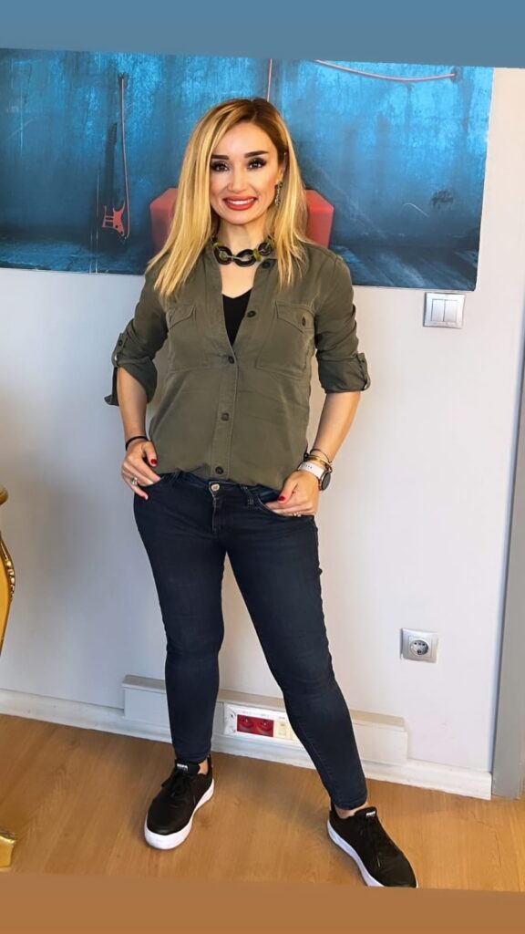 Evlilik ve Aile Danışmanı Beyza Yüzüak: Radyo Dünyasından Aile İlişkilerine Uzanan Yolculuk