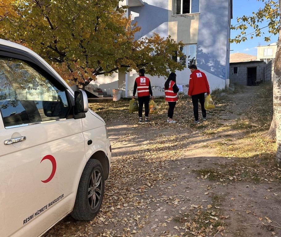 Çağlar Toğal, Adilcevaz’daki Yardım Kampanyasına Öncülük Ediyor