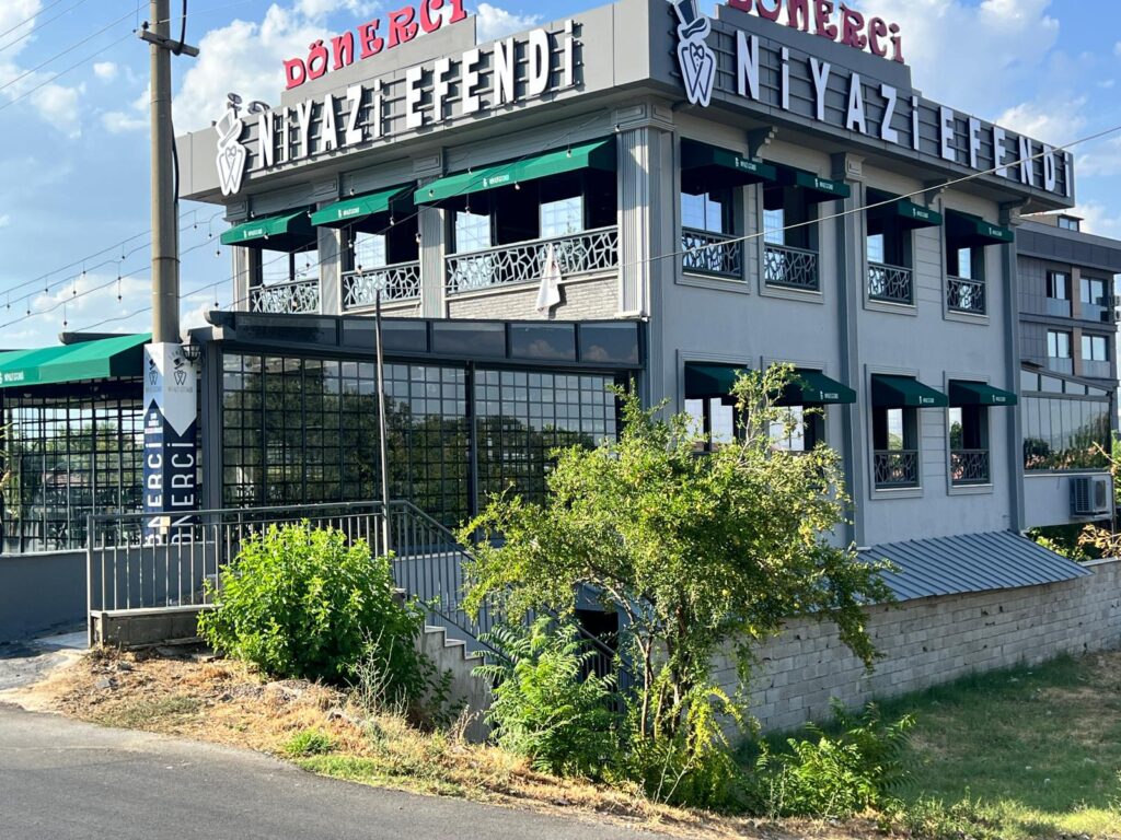 Denizli’nin Döner Devrimi: Dönerci Niyazi Usta ile Tanışın!