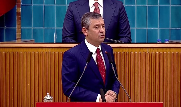 CHP lideri Özgür Özel, partisinin grup toplantısında açıklamalarda bulunuyor.