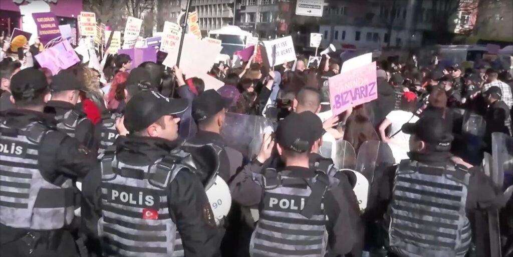 Ankara da Kadınların 8 Mart Eylemine Polis Müdahalesi