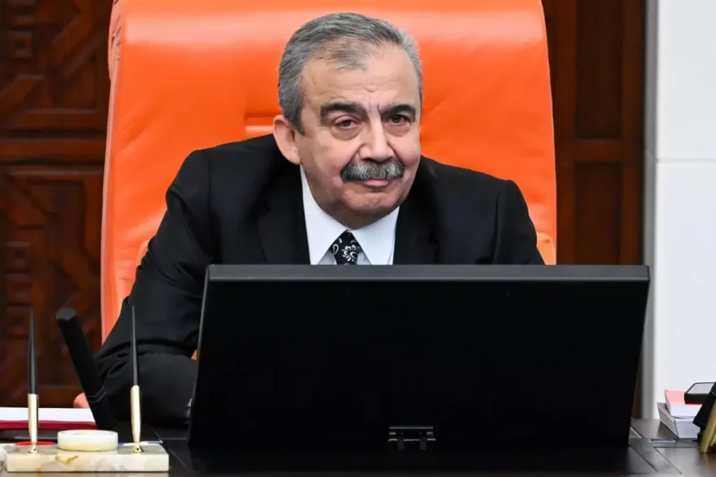 Sırrı Süreyya Önder’in ameliyatı sona erdi