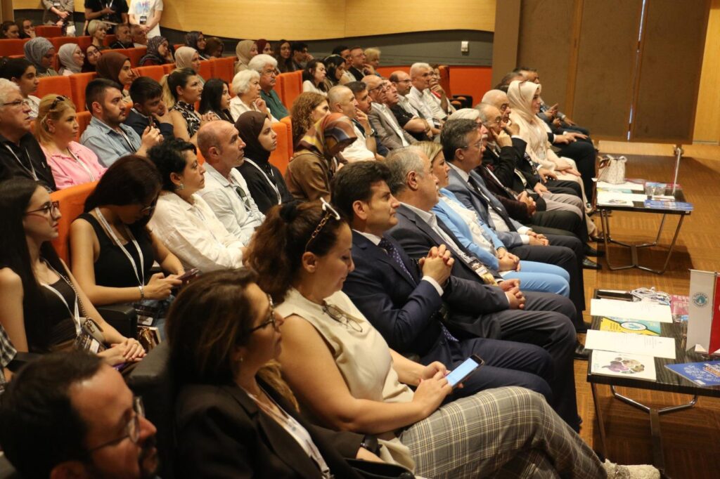 Sivil Toplumun gücü gençlere ışık tutuyor.