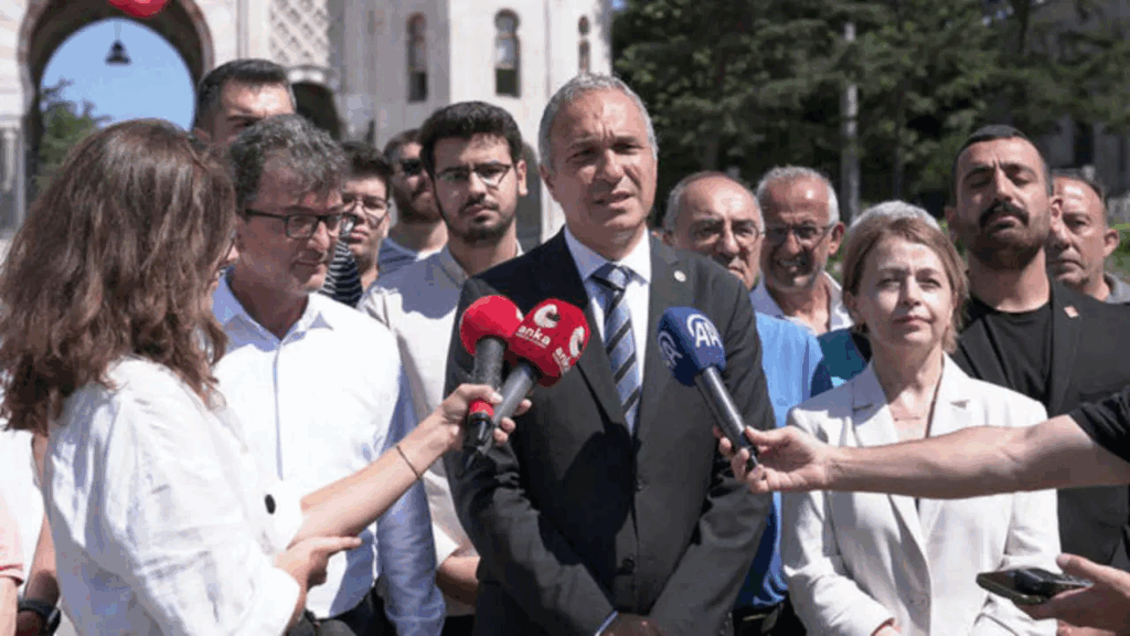 CHP’den Ulaştırma Bakanı, Milli Eğitim Bakanı, BTK ve YÖK Başkanlarına İstifa Çağrısı!